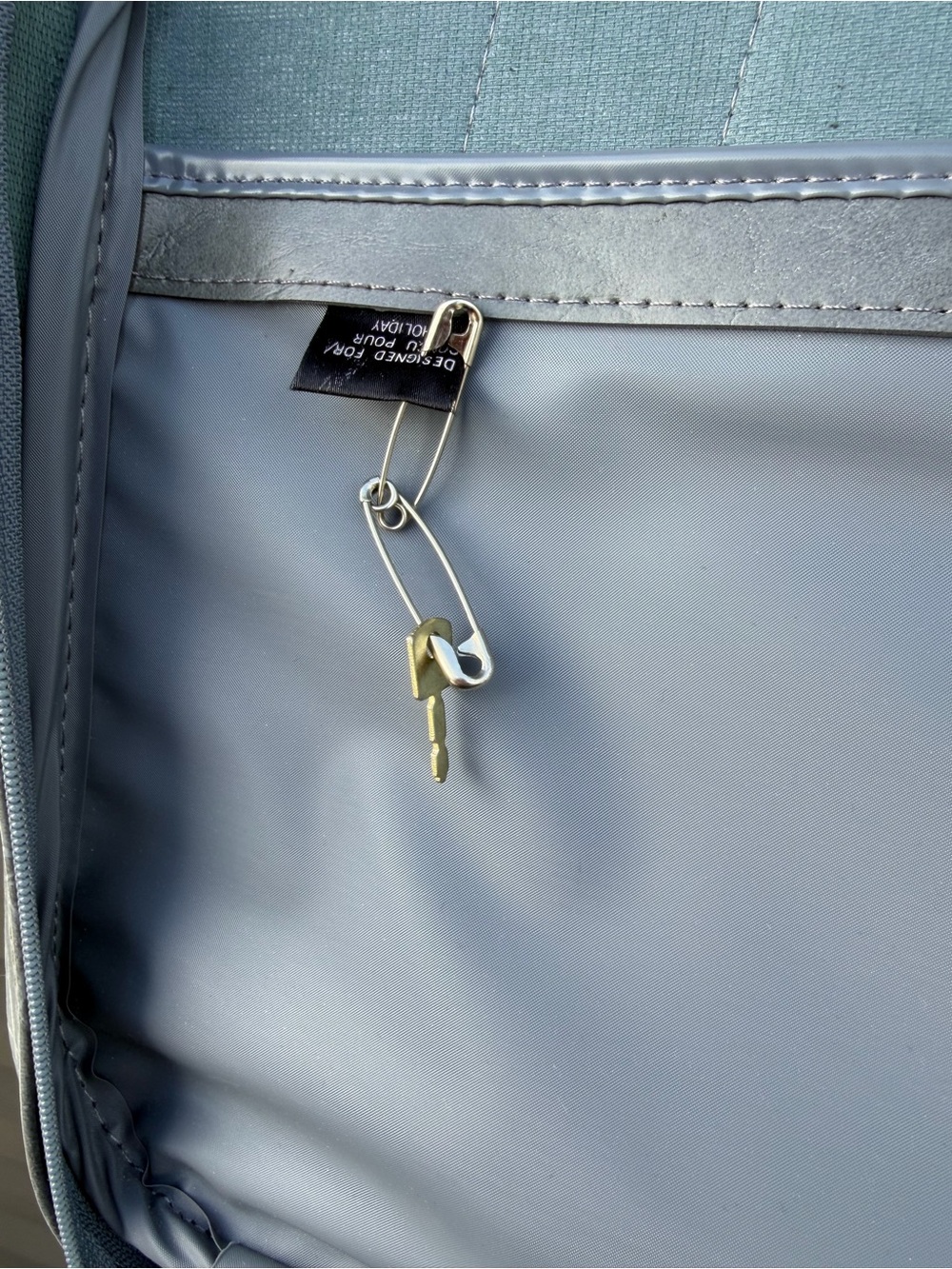 Holiday Suit Case with lock & key! - Vintage - Picture 7 of 16